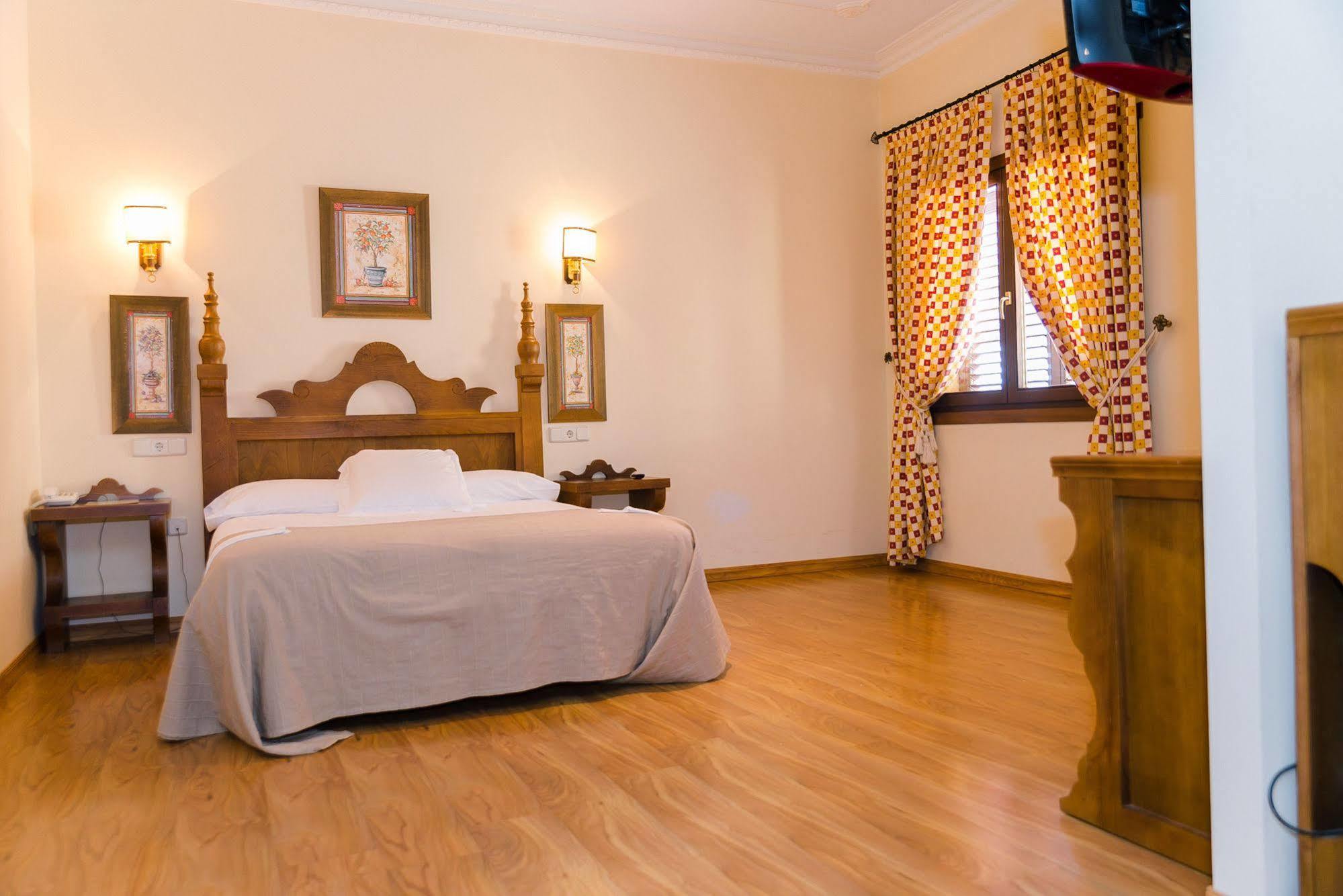 Complejo Hostelero Paladium Villamartín Exterior foto